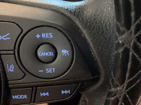 Used 2020 Toyota RAV4 LE AWD/4WD image 16