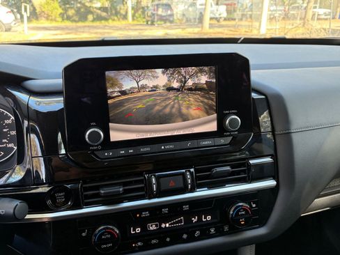 Used 2025 Nissan Pathfinder SV image 23