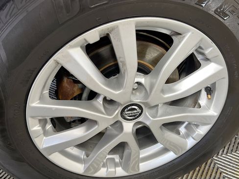 Used 2020 Nissan Rogue S w/ Special Edition Package FWD image 14