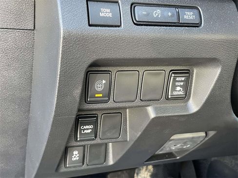 Used 2024 Nissan Frontier SL w/ Technology Package image 30