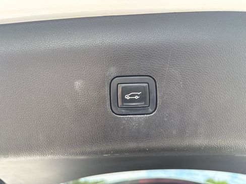 Used 2019 Buick Enclave Avenir w/ Avenir Technology Package image 32