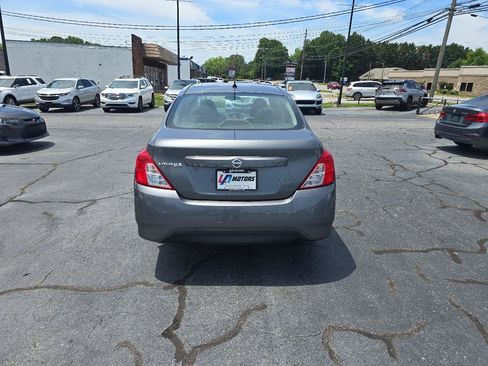 Used 2018 Nissan Versa S FWD image 7