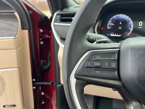 Used 2024 Jeep Grand Cherokee Limited w/ Luxury Tech Group II image 34