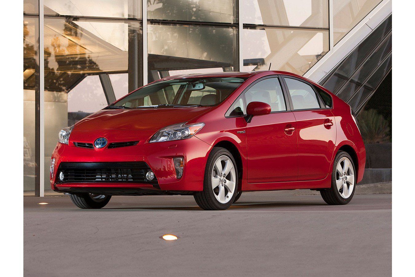 Used 2014 Toyota Prius Two FWD image 2