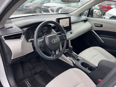 Used 2023 Toyota Corolla Cross L image 9