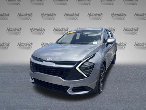 Used 2025 Kia Sportage LX FWD image 5