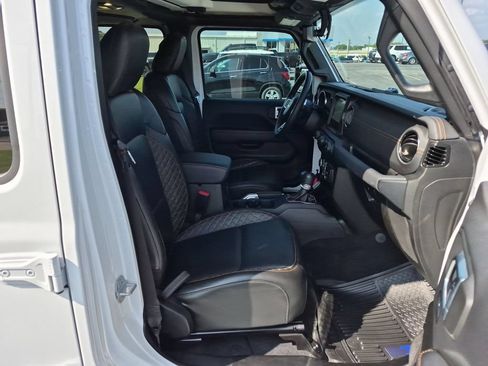 Used 2022 Jeep Wrangler Unlimited Sahara AWD/4WD image 27