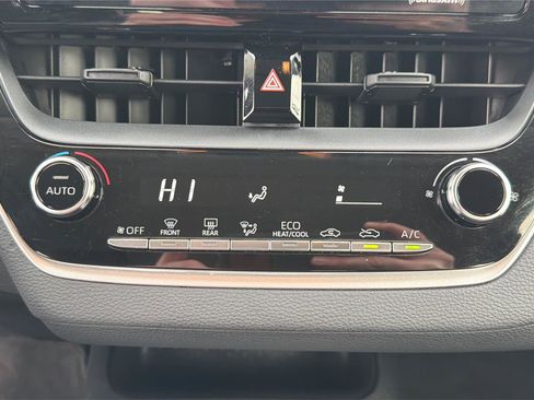 Used 2022 Toyota Corolla LE FWD image 31