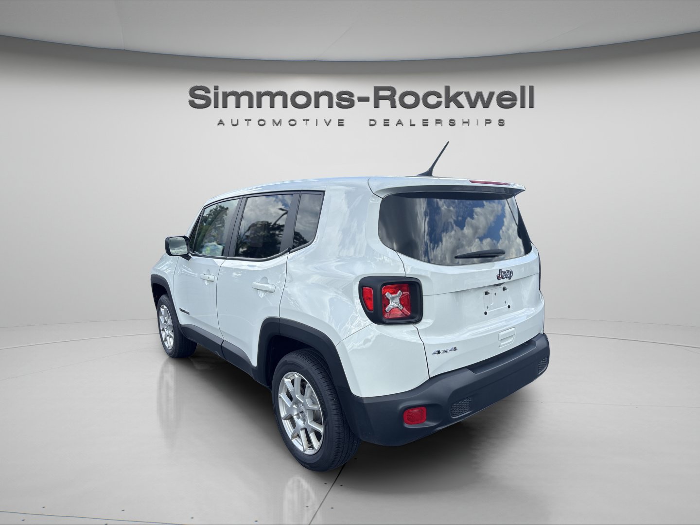 Used 2023 Jeep Renegade Latitude AWD/4WD image 3