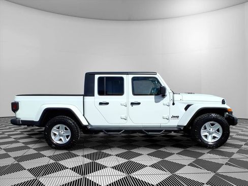 Used 2022 Jeep Gladiator Sport image 6