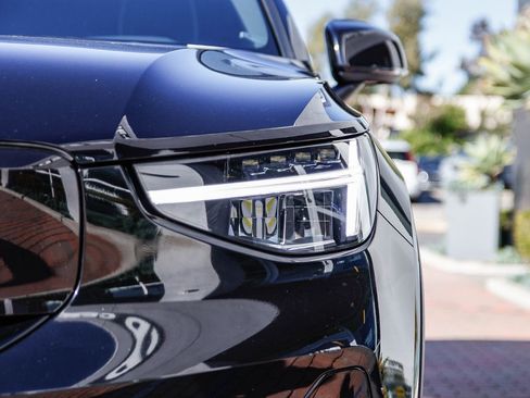 Used 2023 Volvo XC40 Recharge Plus image 12