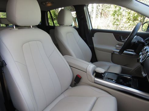 Certified 2023 Mercedes-Benz GLA 250 4MATIC w/ Premium Package image 19