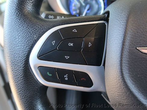 Used 2020 Chrysler Voyager Lxi FWD image 37