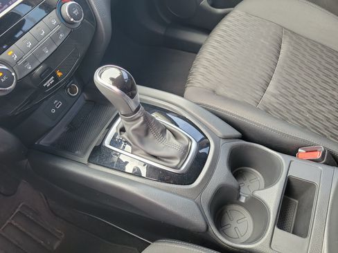 Used 2020 Nissan Rogue S FWD image 29