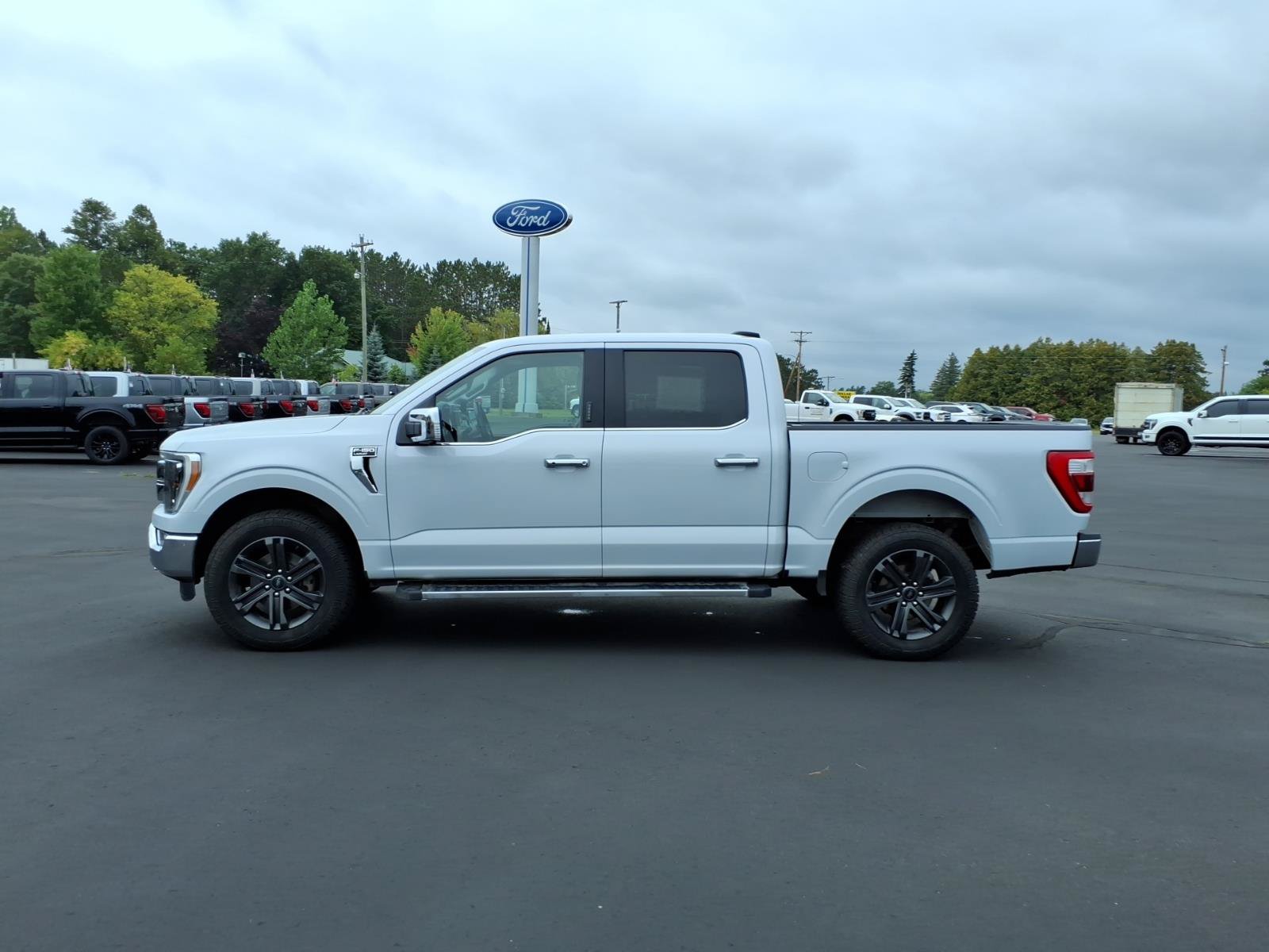 Used 2021 Ford F150 Lariat w/ Equipment Group 502A High AWD/4WD image 3