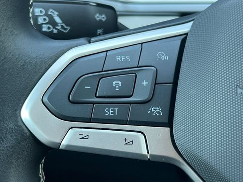 Used 2025 Volkswagen Taos SEL AWD/4WD image 21