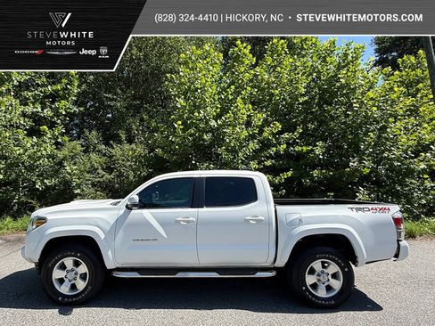 Used 2020 Toyota Tacoma TRD Sport AWD/4WD image 1