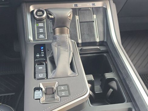 Used 2025 Lexus GX 550 image 16