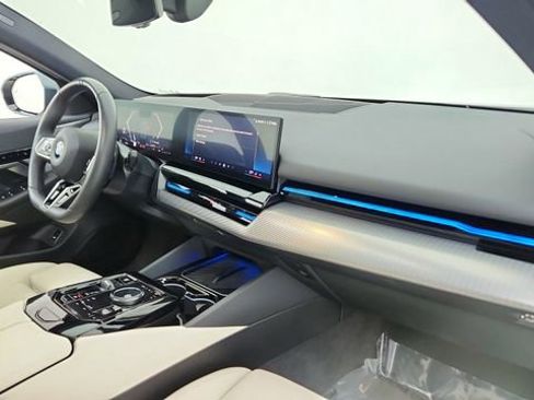 Used 2024 BMW 530i image 21