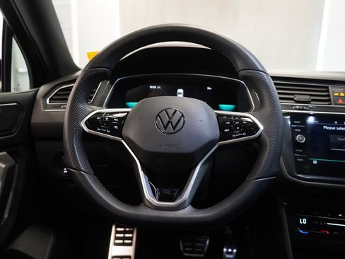 Used 2023 Volkswagen Tiguan SE R-Line AWD/4WD image 18