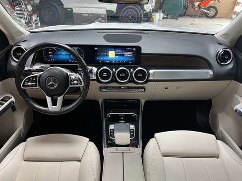 Used 2020 Mercedes-Benz GLB 250 4MATIC w/ Premium Package image 9