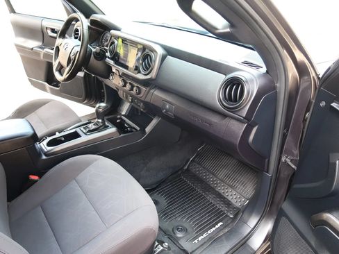Used 2018 Toyota Tacoma TRD Sport RWD image 24