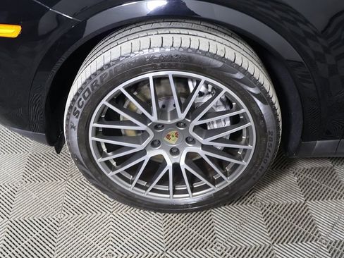 Used 2023 Porsche Cayenne Platinum Edition w/ Premium Package Plus AWD/4WD image 21