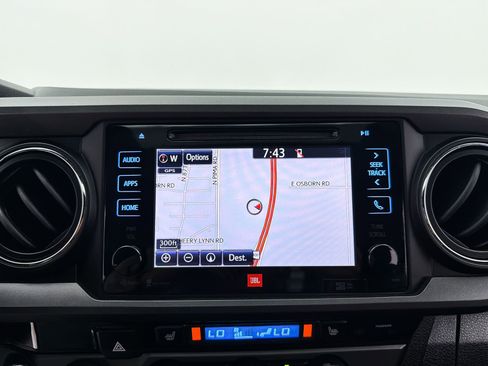Used 2016 Toyota Tacoma TRD Sport AWD/4WD image 6