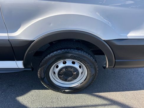 Certified 2019 Ford Transit 150 130 Low Roof image 23