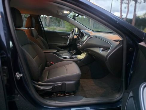 Used 2017 Chevrolet Malibu LT w/ Sport Package FWD image 32
