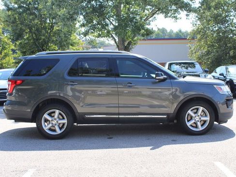 Used 2018 Ford Explorer XLT w/ Equipment Group 202A FWD image 9