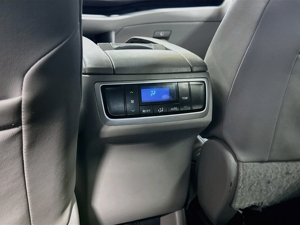 Used 2016 Toyota Highlander XLE AWD/4WD image 25