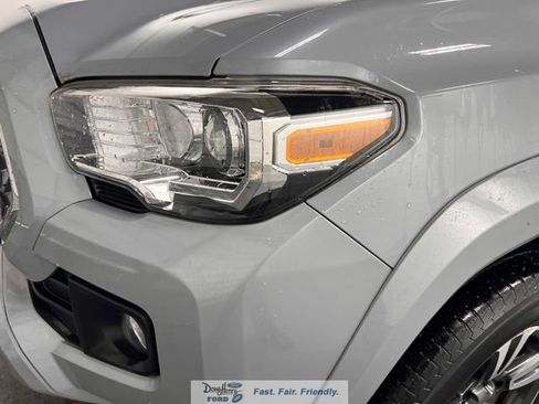 Used 2019 Toyota Tacoma TRD Sport w/ Technology Package AWD/4WD image 10