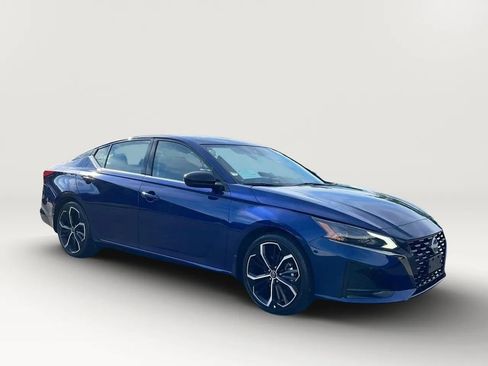 Used 2024 Nissan Altima 2.5 SR FWD image 7