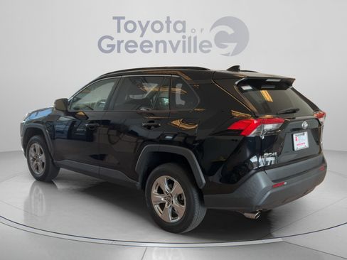 Used 2022 Toyota RAV4 XLE FWD image 4