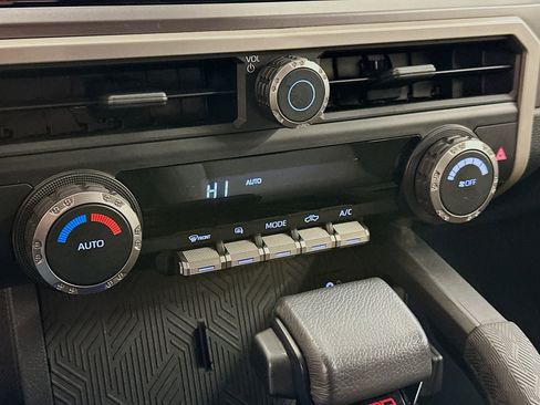 Used 2025 Toyota Tacoma TRD Off-Road image 24