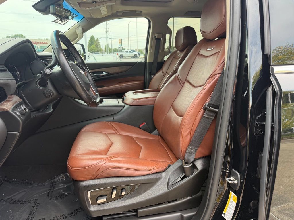 Used 2019 Cadillac Escalade ESV Premium Luxury RWD image 11