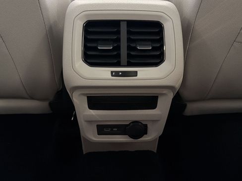 Certified 2023 Volkswagen Tiguan SE FWD image 31
