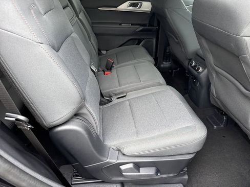 Used 2025 Ford Explorer Active AWD/4WD image 15