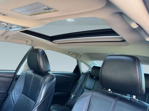 Used 2018 Toyota Avalon Limited image 15