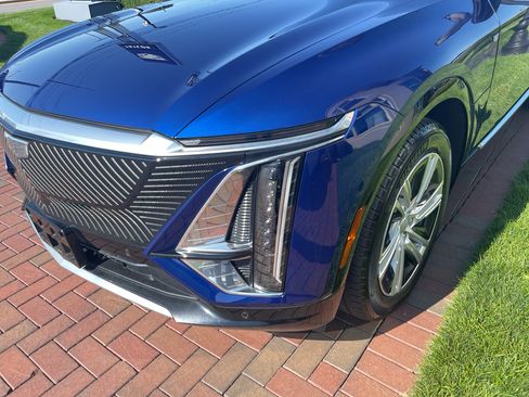 Used 2024 Cadillac Lyriq Tech AWD/4WD image 2