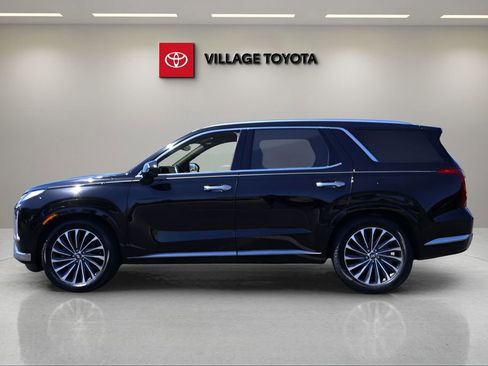Used 2023 Hyundai Palisade Calligraphy FWD image 2