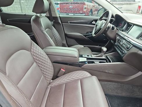 Used 2017 Kia Cadenza Limited FWD image 10