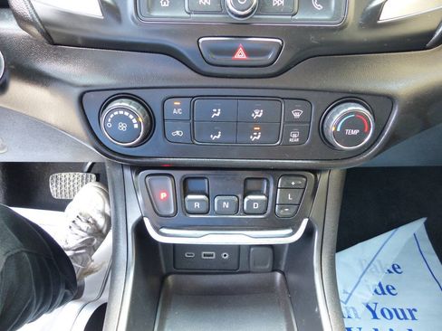 Used 2020 GMC Terrain SLE AWD/4WD image 32