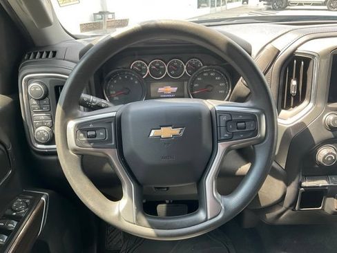 Used 2020 Chevrolet Silverado 1500 LT AWD/4WD image 3