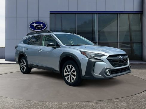 Used 2023 Subaru Outback Premium AWD/4WD image 4