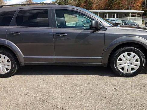 Used 2017 Dodge Journey SE image 10