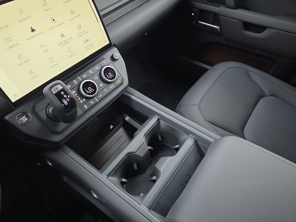 New 2026 Land Rover Defender 110 X-Dynamic SE AWD/4WD image 18