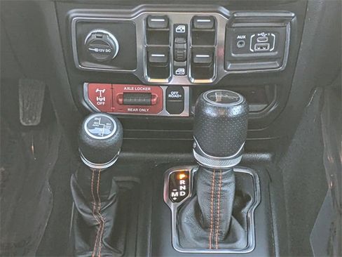 Certified 2022 Jeep Gladiator Mojave w/ Cold Weather Group image 16