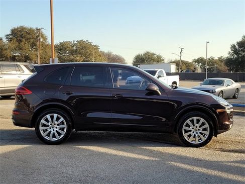Used 2017 Porsche Cayenne Platinum Edition image 6